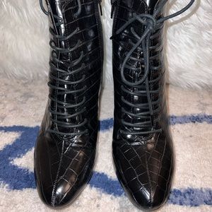 ANKLE BOOTS